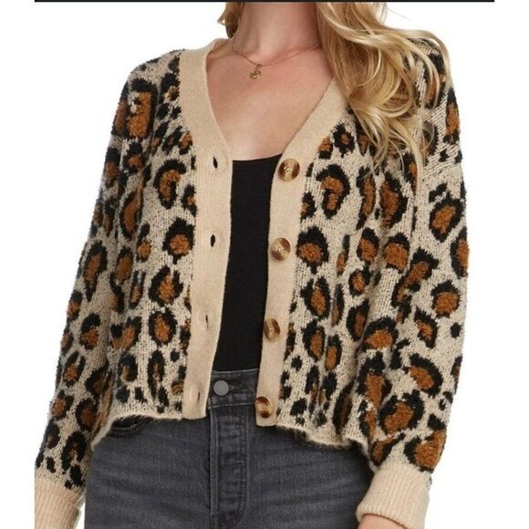 NWT Willon & Clay Animal Print Eyelash Textured Long Sleeve Button Front Sweater - Picture 2 of 11